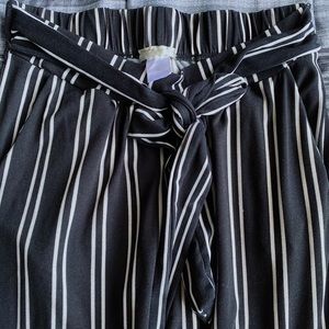 cute striped dress pants
very short almost like capris, can fit an xs-m maybe s